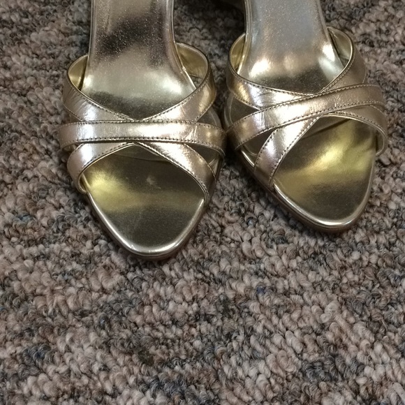 Colin Stuart gold wedge heel slides size 7M - Picture 4 of 8